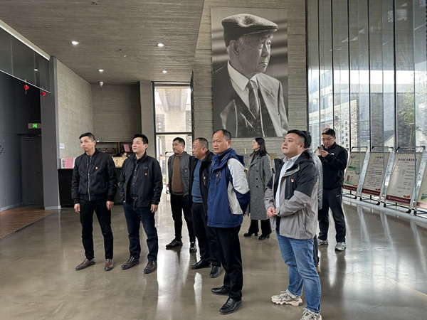 報(bào)道:水建集團(tuán)黨總支開展3月份主題黨日 (2)_副本.jpg