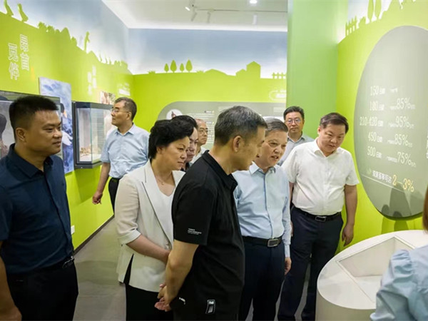 樊金龍來高郵鴨集團育繁推基地調研 (1)_副本.jpg