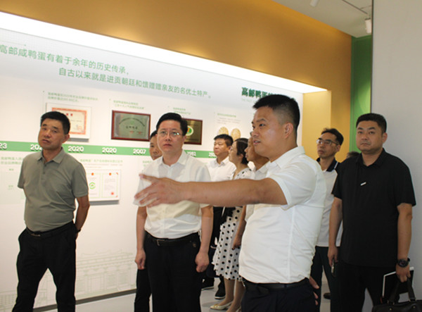 市委副書記鄭志明帶隊調(diào)研高郵鴨集團工作 (2)_副本.jpg