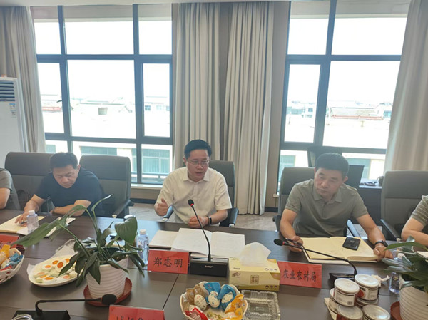 市委副書記鄭志明帶隊調(diào)研高郵鴨集團工作 (1)_副本.jpg